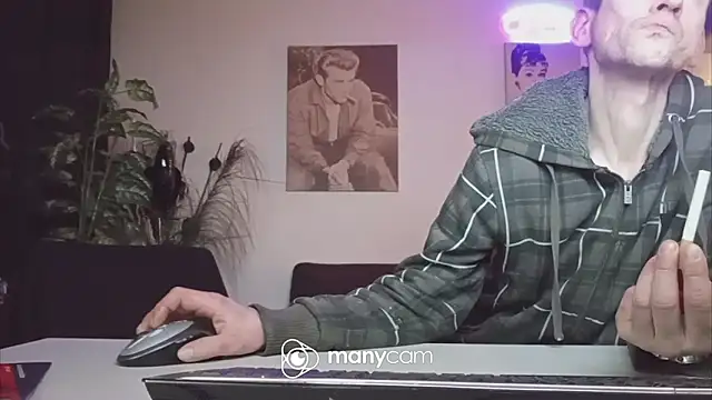 Snapshot of der_dino30 chatting on February 24, 2025, 12:52 am der dino30 online show from February 24, 2025, 12:52 am