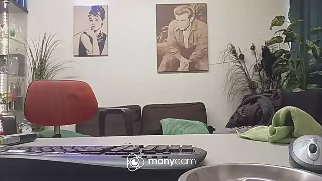 Snapshot of der_dino30 chatting on February 7, 2025, 8:55 am der dino30 online show from February 7, 2025, 8:55 am