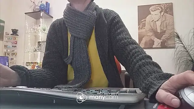 Snapshot of der_dino30 chatting on December 25, 2024, 11:00 am der dino30 online show from December 25, 2024, 11:00 am