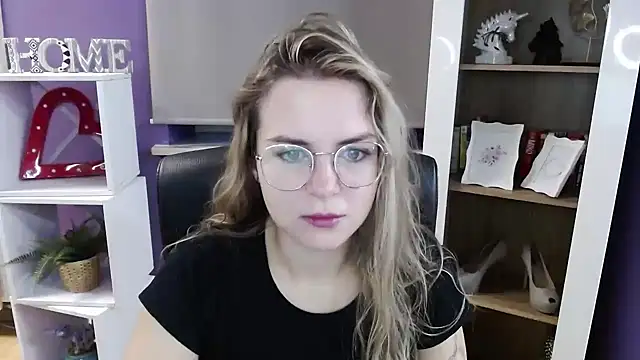 Snapshot of Zoey_Erotic chatting on October 27, 2025, 5:30 am Zoey Erotic online show from October 27, 2025, 5:30 am