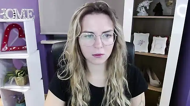 Snapshot of Zoey_Erotic chatting on October 23, 2025, 4:44 am Zoey Erotic online show from October 23, 2025, 4:44 am