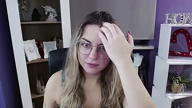 Snapshot of Zoey_Erotic chatting on October 9, 2025, 4:24 am Zoey Erotic online show from October 9, 2025, 4:24 am