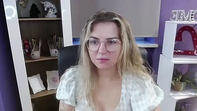 Snapshot of Zoey_Erotic chatting on September 9, 2025, 4:33 am Zoey Erotic online show from September 9, 2025, 4:33 am