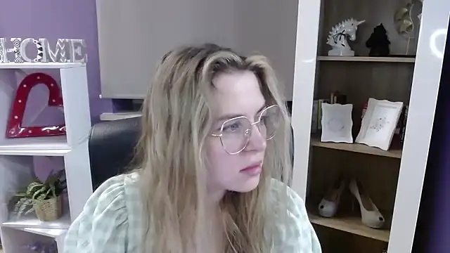 Snapshot of Zoey_Erotic chatting on November 27, 2025, 5:30 am Zoey Erotic online show from November 27, 2025, 5:30 am