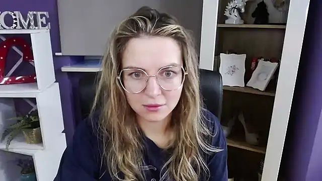 Snapshot of Zoey_Erotic chatting on November 17, 2025, 6:17 am Zoey Erotic online show from November 17, 2025, 6:17 am