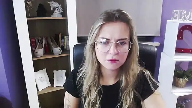 Snapshot of Zoey_Erotic chatting on September 30, 2025, 4:29 am Zoey Erotic online show from September 30, 2025, 4:29 am