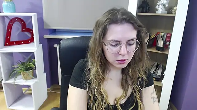 Snapshot of Zoey_Erotic chatting on March 5, 2025, 5:40 am Zoey Erotic online show from March 5, 2025, 5:40 am