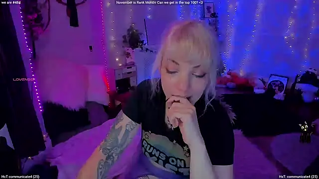 AliceW0lf online show from November 25, 2025, 7:36 pm