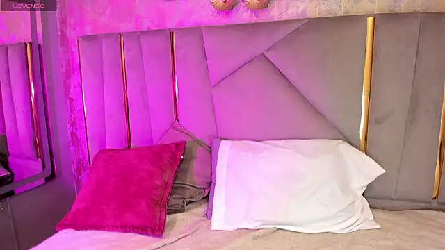 Snapshot of Sariitaa_ chatting on February 7, 2026, 2:03 pm Sariitaa online show from February 7, 2026, 2:03 pm