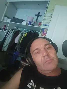 Snapshot of Brutus009 chatting on January 6, 2026, 11:31 pm Brutus009 online show from January 6, 2026, 11:31 pm