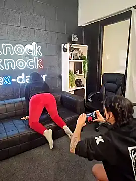 Elnonoykeila77 online show from September 17, 2025, 11:40 pm