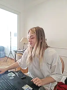 Elnonoykeila77 online show from February 8, 2026, 1:42 pm