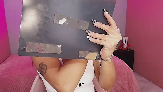 AnisiaFarina online show from March 7, 2025, 11:40 am