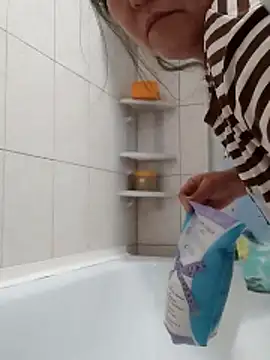 Zulfiya Bruce online show from November 1, 2025, 6:13 pm