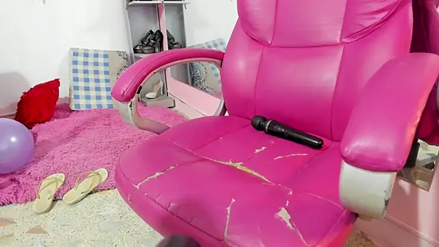 CAMILA--REY online show from October 4, 2025, 12:07 pm