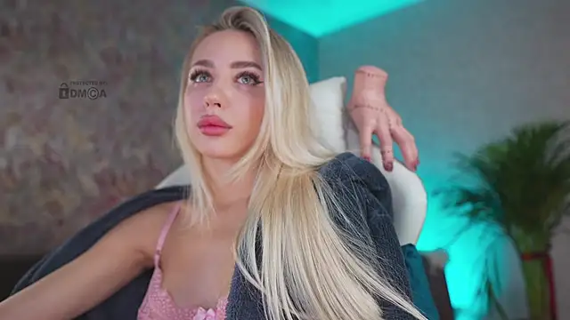 misstics  online show from October 23, 2025, 5:44 pm