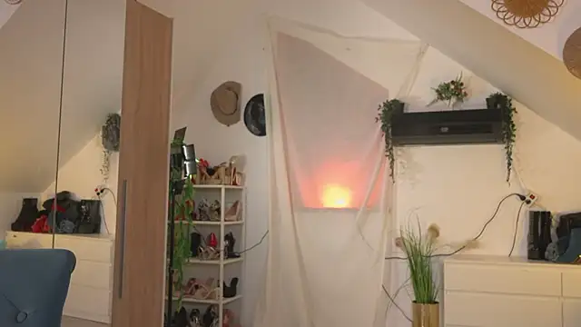 Amaliamour online show from February 12, 2026, 4:56 am