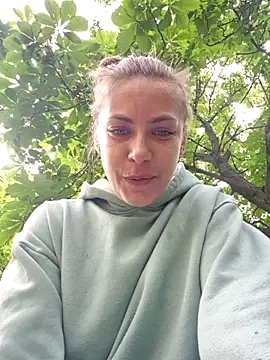 Keli Jessi online show from May 19, 2026, 1:29 pm