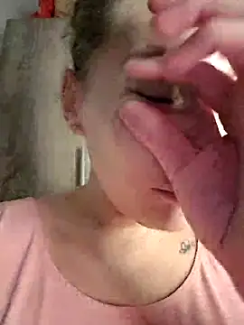 Keli Jessi online show from December 1, 2025, 7:04 pm