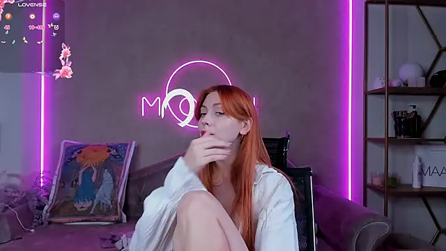 Snapshot of lika_lil chatting on November 6, 2025, 3:27 pm lika lil online show from November 6, 2025, 3:27 pm