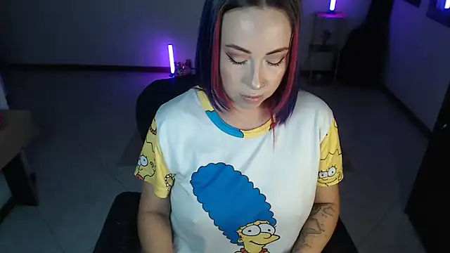 charlottezoe15 online show from April 12, 2026, 10:40 am