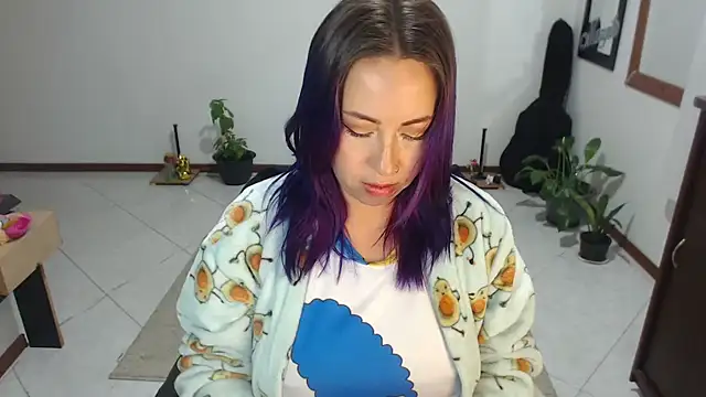 charlottezoe15 online show from May 22, 2026, 10:13 am