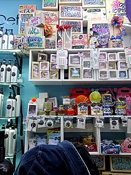 LunaZambrano online show from October 28, 2025, 5:45 pm