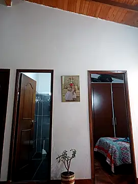 Snapshot of LunaZambrano chatting on May 1, 2026, 3:06 pm LunaZambrano online show from May 1, 2026, 3:06 pm