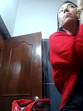 LunaZambrano online show from February 10, 2026, 3:33 pm