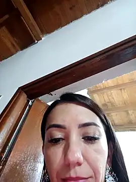 LunaZambrano online show from December 17, 2025, 4:17 am