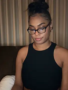 Snapshot of CandyLuxxxx chatting on January 12, 2025, 3:28 am CandyLuxxxx online show from January 12, 2025, 3:28 am