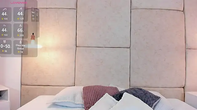 aisha vs online show from February 11, 2026, 12:27 pm