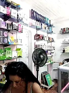 keilymadam online show from December 5, 2025, 2:04 pm