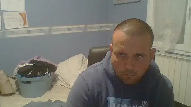 manubm03 online show from October 14, 2025, 3:56 pm