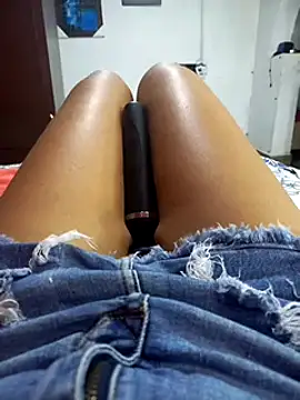 annie-19 online show from January 30, 2025, 6:43 pm