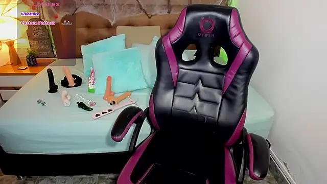 mila katts online show from October 25, 2025, 6:56 am