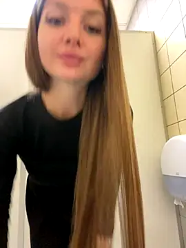 KrisMagnoly online show from September 25, 2025, 5:52 pm