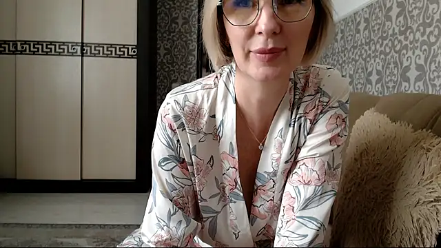 sensualEmilia online show from May 14, 2026, 9:39 am