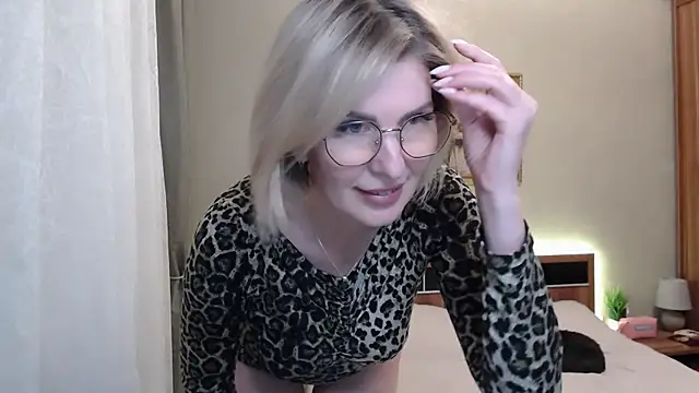 sensualEmilia online show from April 12, 2026, 8:34 pm