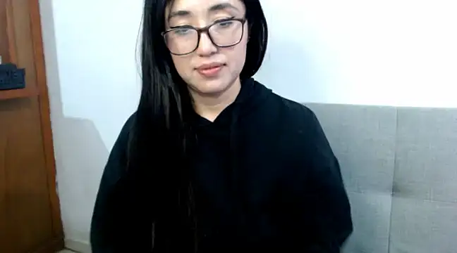 Snapshot of YummymeowW chatting on February 23, 2025, 6:17 am YummymeowW online show from February 23, 2025, 6:17 am