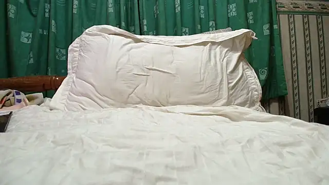 naughtymilf72 online show from April 4, 2026, 9:10 pm