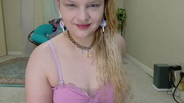 Snapshot of Emihaze chatting on February 27, 2026, 6:30 pm Emihaze online show from February 27, 2026, 6:30 pm