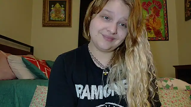 Emihaze online show from October 8, 2025, 8:09 pm