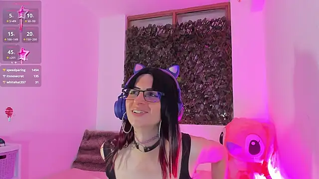 KimberlyJohnsoon online show from March 18, 2025, 6:28 am