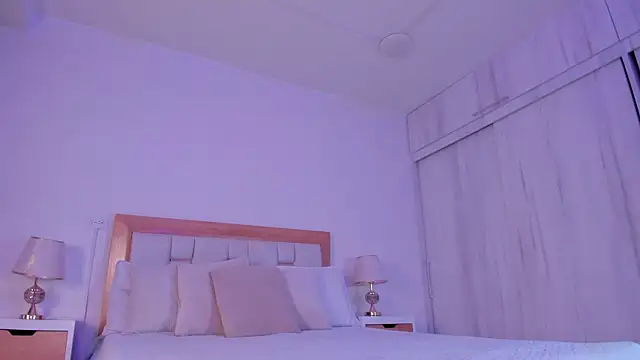 mia hank online show from December 22, 2025, 11:43 am