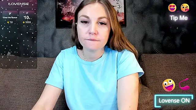 CassieMils online show from December 4, 2025, 3:11 pm