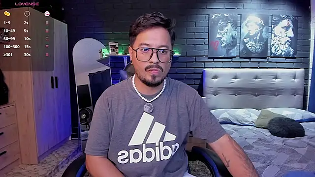 DaviidEvans  online show from June 22, 2026, 3:36 am