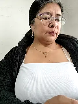   valentina18 online show from December 16, 2025, 1:15 pm