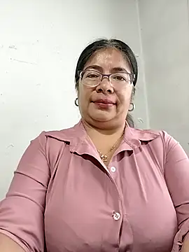   valentina18 online show from October 28, 2025, 1:10 pm