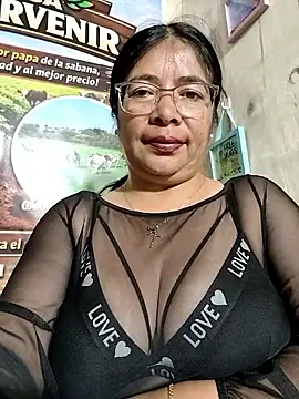   valentina18 online show from March 23, 2026, 1:33 pm